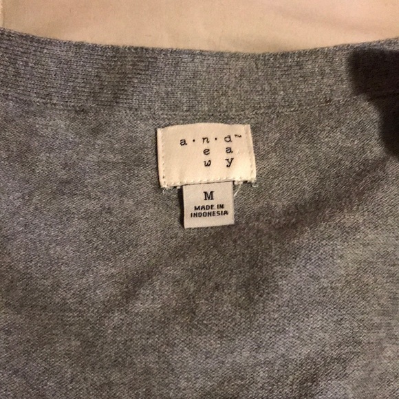 Lot of 2 cardigan sweaters - Picture 2 of 7